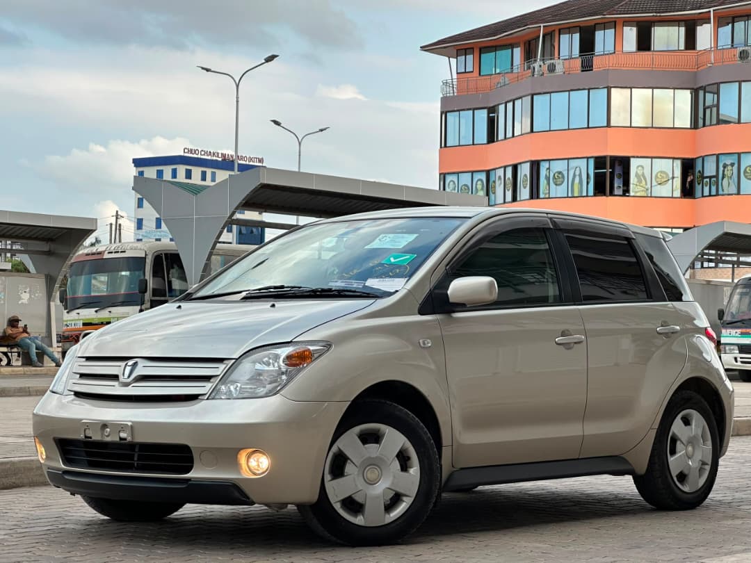 TOYOTA IST thumbnail 2